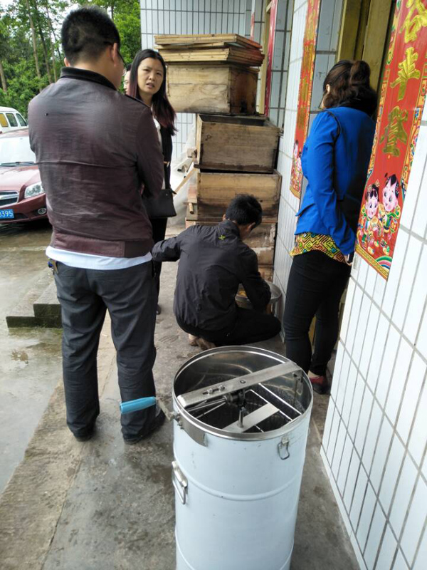 达州市农产品质量安全督查小组抽查古賨中蜂蜜 (7)