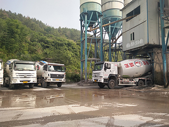 01 ZHS180搅拌站装料 (1)